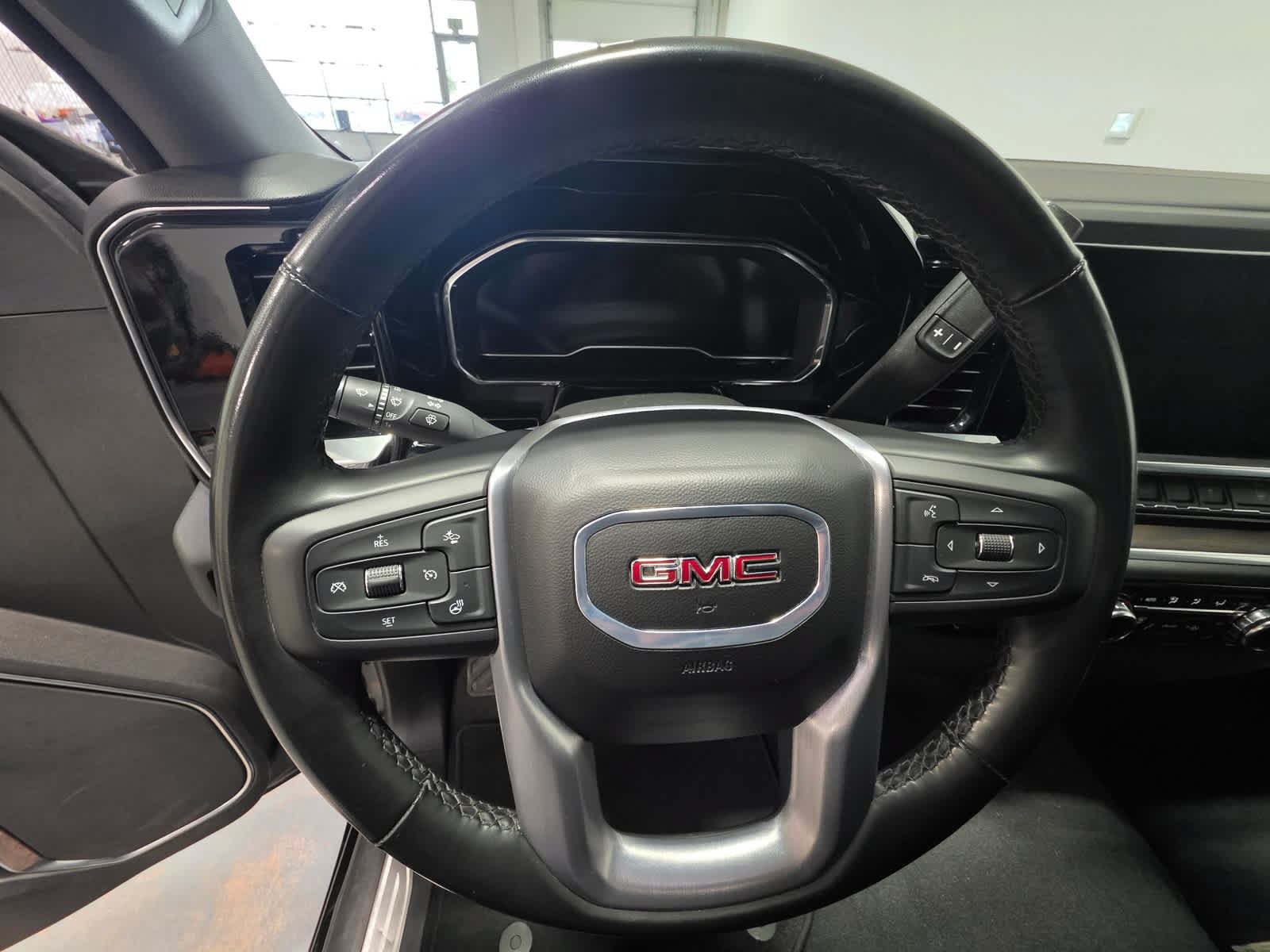 Used 2025 GMC Sierra 1500 SLT AWD/4WD image 18