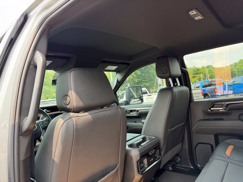 Used 2024 GMC Sierra 2500 AT4 w/ AT4 Preferred Package AWD/4WD image 14