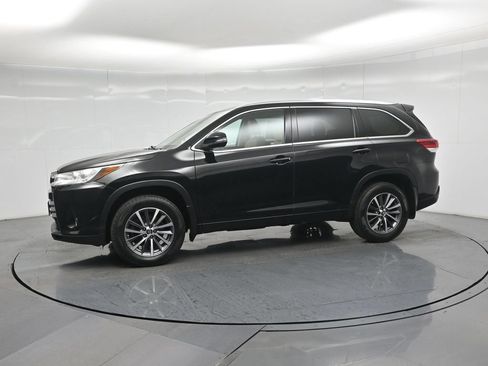 Used 2018 Toyota Highlander XLE AWD/4WD image 32