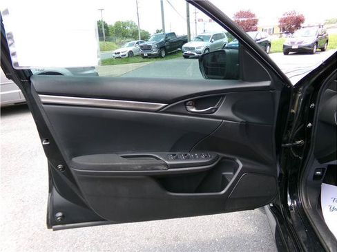 Used 2017 Honda Civic Sport image 2