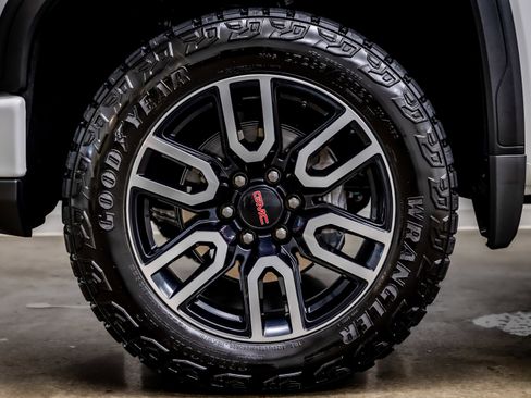 Used 2026 GMC Sierra 1500 AT4 w/ AT4 Premium Package image 40