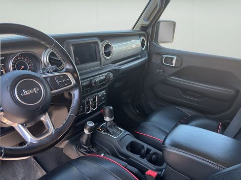 Used 2020 Jeep Wrangler Unlimited Sahara AWD/4WD image 14