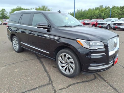 Used 2024 Lincoln Navigator Premiere image 8