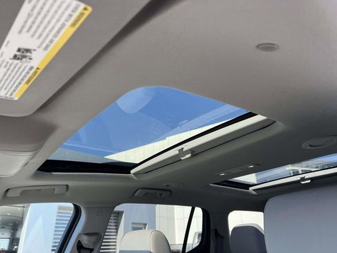 Used 2022 GMC Acadia SLT AWD/4WD image 21