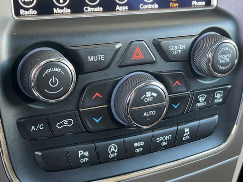 Used 2018 Jeep Grand Cherokee Limited w/ Luxury Group II AWD/4WD image 29