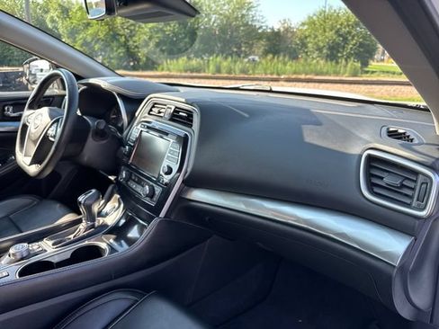 Used 2023 Nissan Maxima SL FWD image 31
