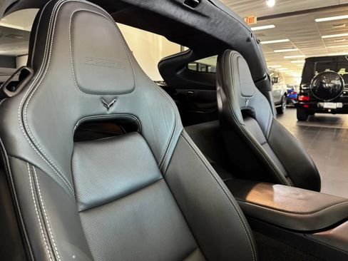 Used 2015 Chevrolet Corvette Z06 w/ 3LZ Preferred Equipment Group RWD image 15