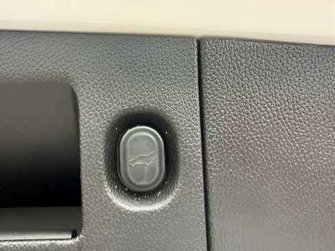 Used 2019 Cadillac Escalade Luxury AWD/4WD image 9
