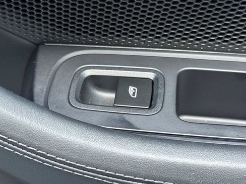 Used 2024 Porsche Panamera RWD image 22
