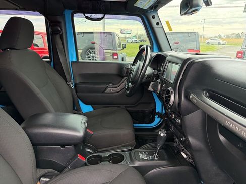 Used 2018 Jeep Wrangler Unlimited Sport S AWD/4WD image 24