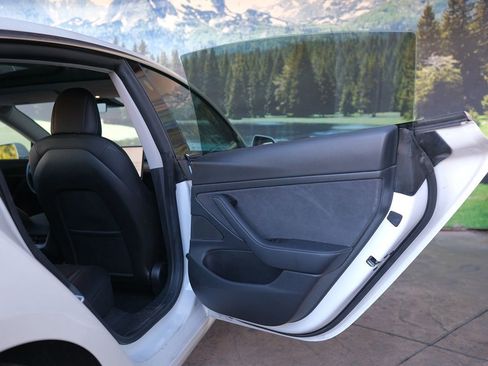 Used 2020 Tesla Model 3 Standard Range Plus image 26