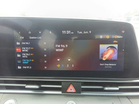 Used 2025 Hyundai Elantra SEL FWD image 25