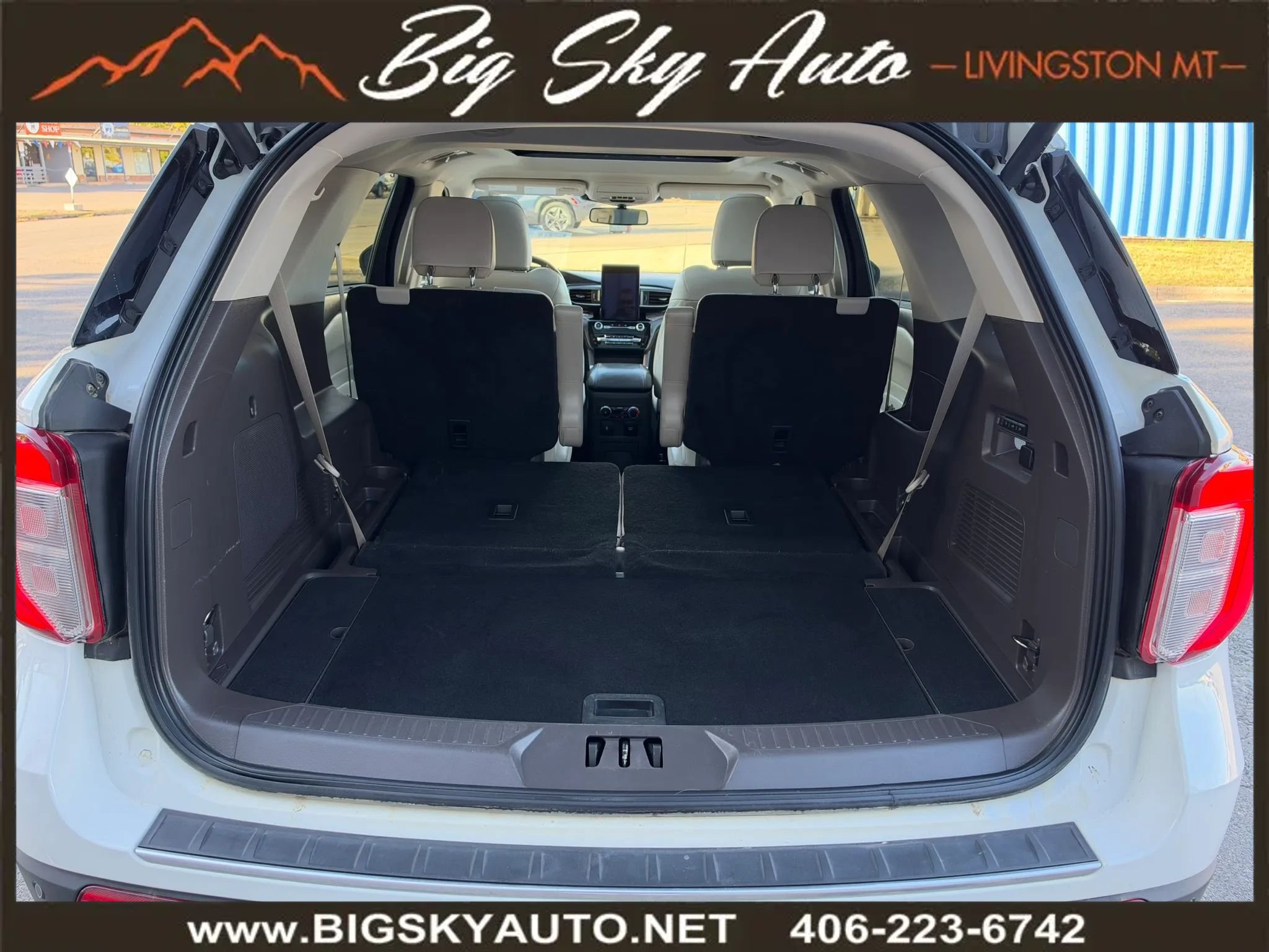 Used 2022 Ford Explorer Platinum w/ Equipment Group 601A AWD/4WD image 25