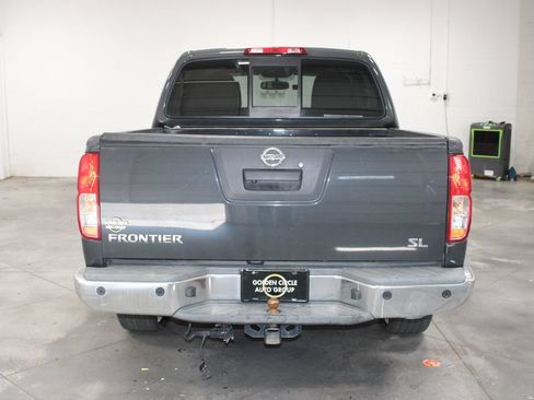 Used 2014 Nissan Frontier SL w/ SL Moonroof Package RWD image 8