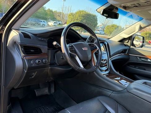 Used 2018 Cadillac Escalade ESV Premium Luxury image 16