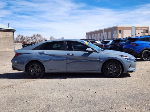 Used 2021 Hyundai Elantra SEL image 2