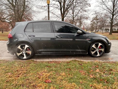 Used 2017 Volkswagen GTI SE image 6
