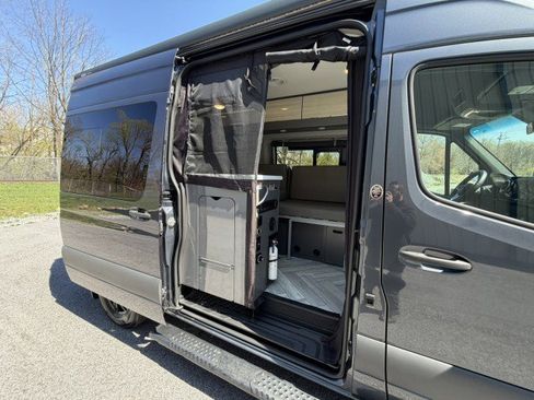 Used 2022 Mercedes-Benz Sprinter 2500 image 64