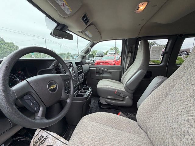 Used 2025 Chevrolet Express 3500 LT w/ LT Preferred Equipment Group RWD image 9