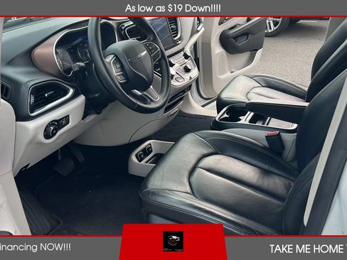 Used 2017 Chrysler Pacifica Touring-L FWD image 13