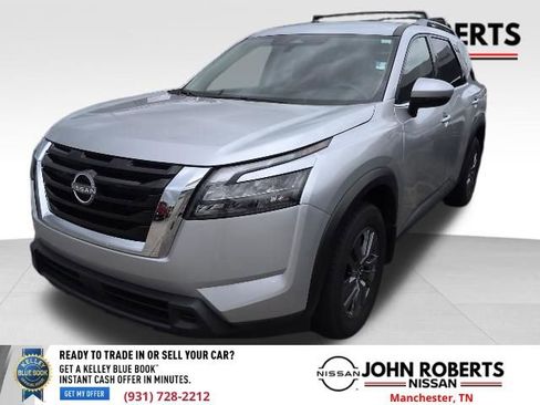 Certified 2025 Nissan Pathfinder SV FWD image 3
