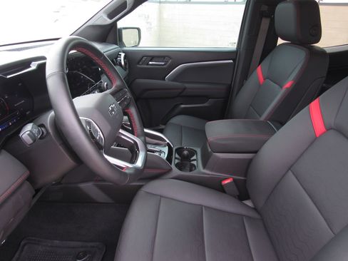 Used 2024 Chevrolet Colorado Z71 w/ Z71 Convenience Package 2 image 13