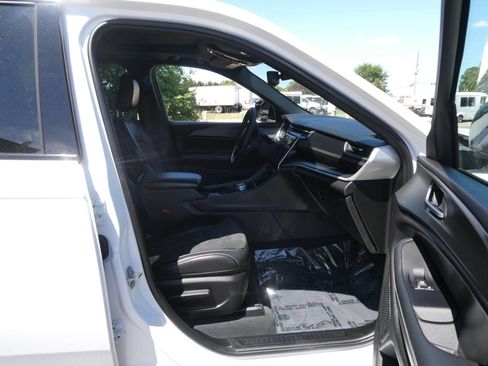 Used 2023 Jeep Grand Cherokee Altitude AWD/4WD image 27