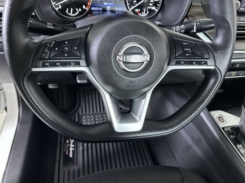 Used 2025 Nissan Altima 2.5 SV FWD image 11