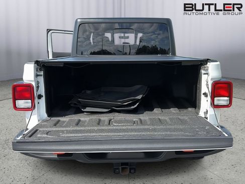 Used 2022 Jeep Gladiator Mojave w/ Cold Weather Group AWD/4WD image 34
