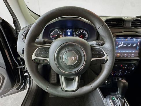 Used 2023 Jeep Renegade Latitude AWD/4WD image 9