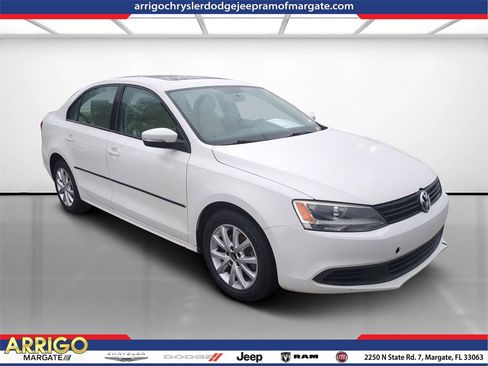 Used 2011 Volkswagen Jetta SE image 1
