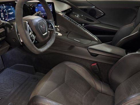 Used 2023 Chevrolet Corvette Stingray Premium Cpe w/ Z51 Performance Package image 3