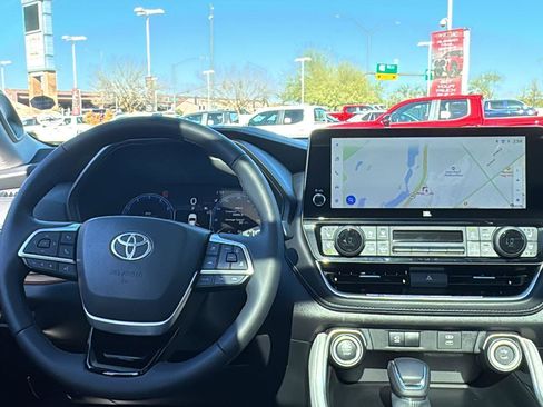 Certified 2025 Toyota Grand Highlander FWD image 10