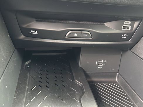 New 2026 Chrysler Pacifica Limited w/ Uconnect Theater Family Group image 18