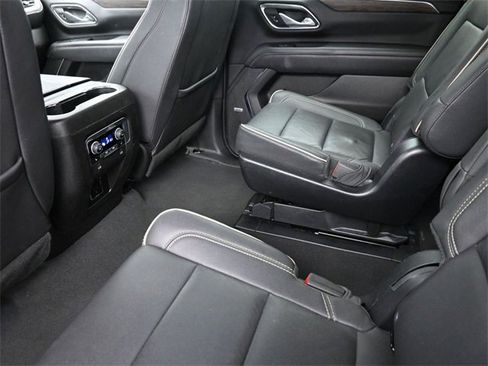 Used 2023 Chevrolet Suburban Premier image 21