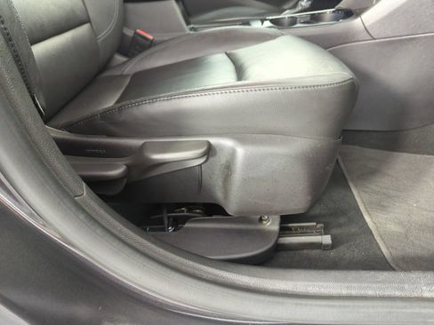Used 2017 Chevrolet Cruze Premier FWD image 35
