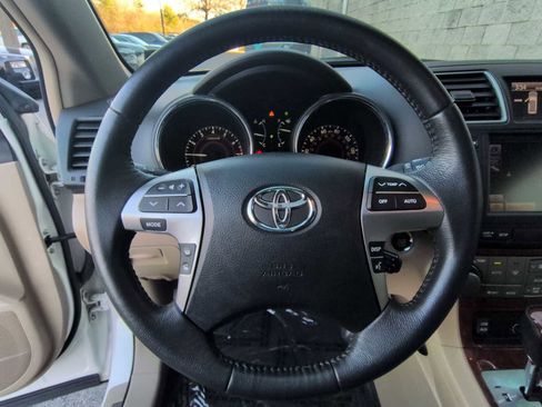 Used 2011 Toyota Highlander Limited image 25