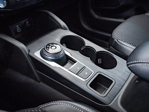 Used 2024 Ford Escape SE w/ Class II Trailer Tow Package FWD image 33