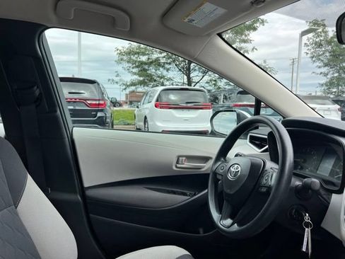 Used 2025 Toyota Corolla LE FWD image 31