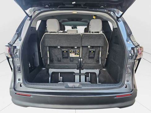 Certified 2025 Toyota Sienna LE image 21