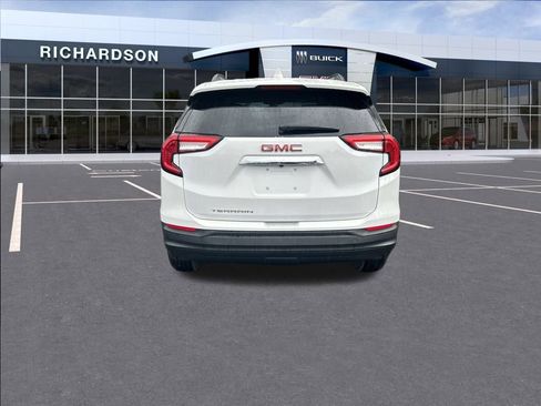 Used 2022 GMC Terrain SLE w/ Driver Convenience Package image 4