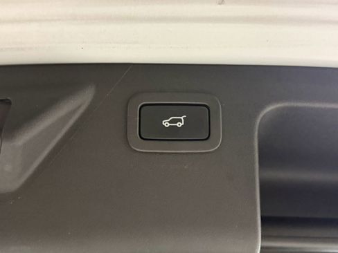 Used 2018 Land Rover Discovery Sport HSE image 21