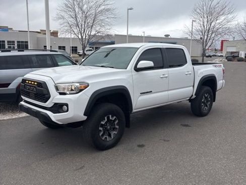 Used 2020 Toyota Tacoma TRD Off-Road image 7