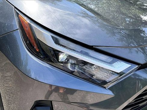 Used 2022 Toyota RAV4 XLE Premium AWD/4WD image 33