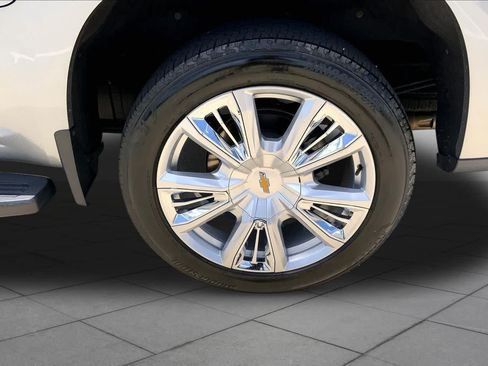 Used 2023 Chevrolet Silverado 1500 High Country w/ High Country Premium Package AWD/4WD image 11