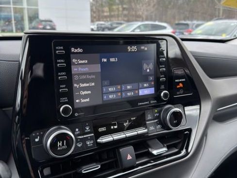 Used 2021 Toyota Highlander XLE image 11