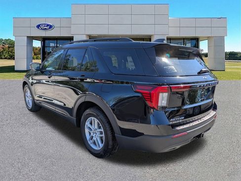 New 2026 Ford Explorer Active RWD image 3