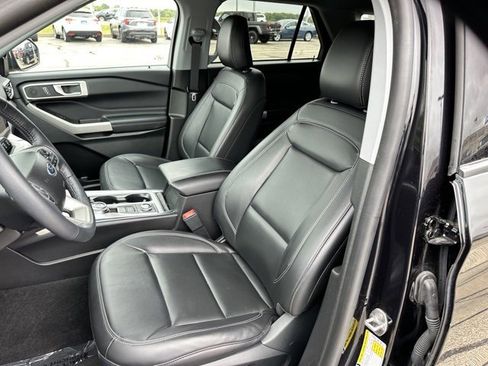 Used 2023 Ford Explorer XLT w/ Equipment Group 202A image 14