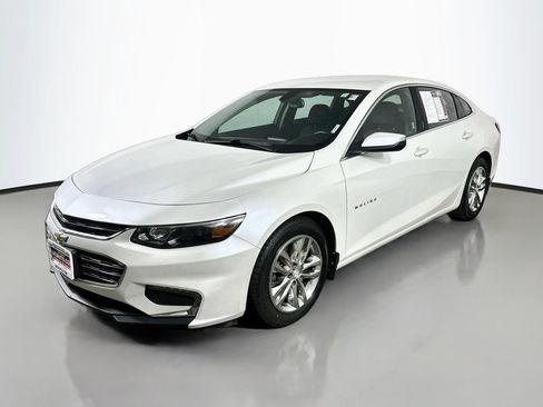 Used 2017 Chevrolet Malibu LT FWD image 3