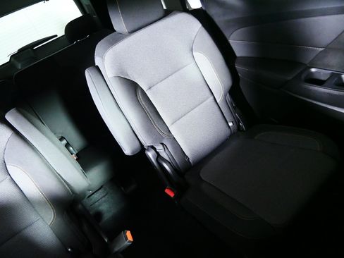 Used 2021 Chevrolet Traverse LT AWD/4WD image 14